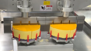如何切出完美的慕斯蛋糕片 试试UFM6000超声波食品切割技术！